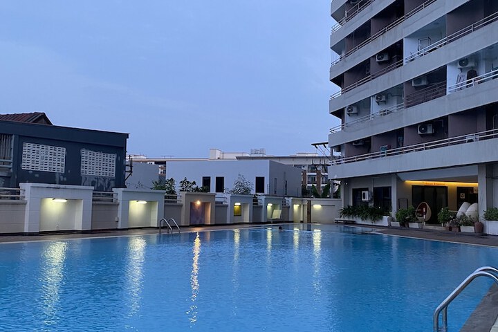 Pool Hotel