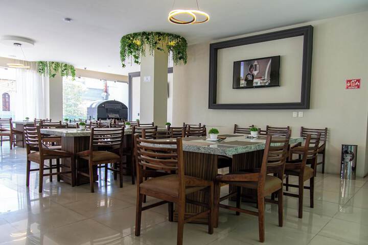 Dining 72 of 91