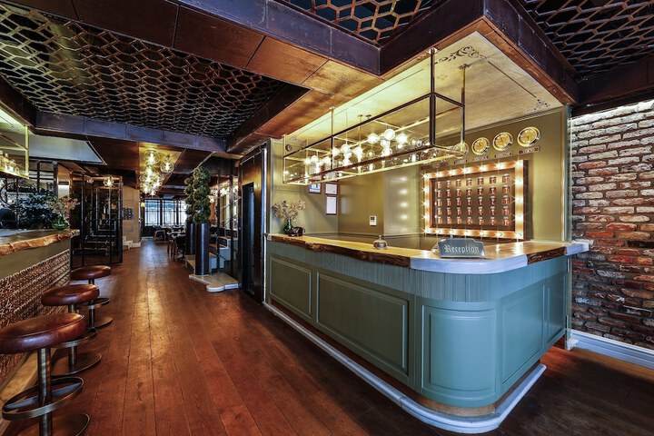 Entrance & Lobby