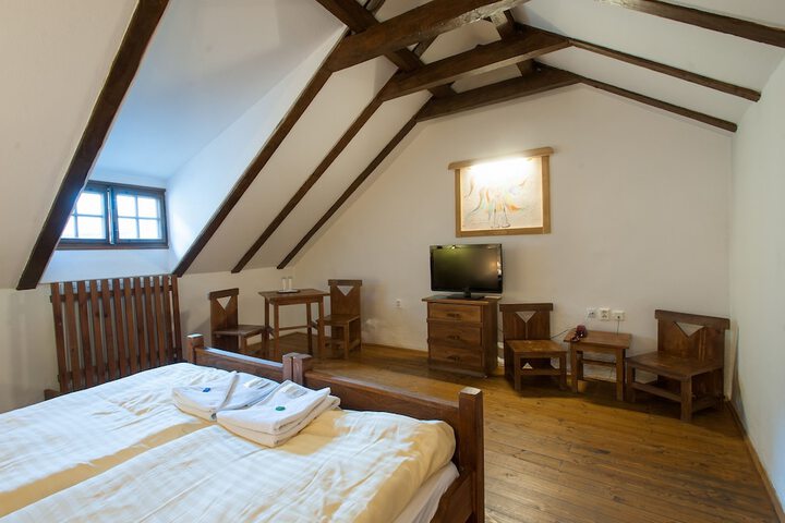 Room 4 of 94