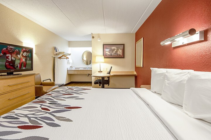 1 King Bed (18 of 19)