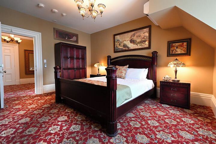 Room 11 of 23