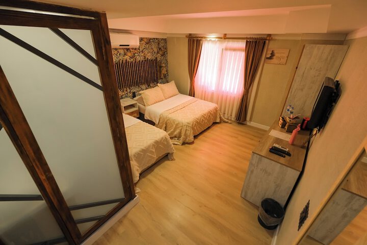 Room 52 of 104