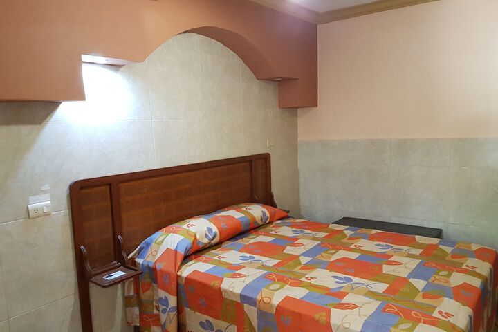 Room 6 of 27