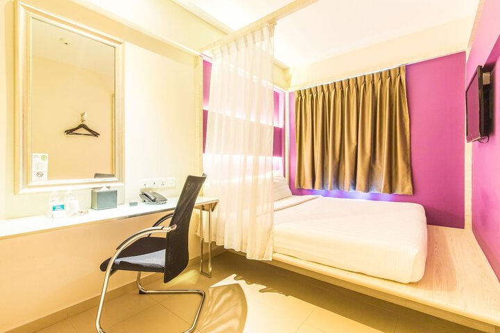 Room 9 of 36