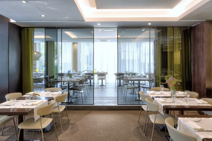 Dining 59 of 62