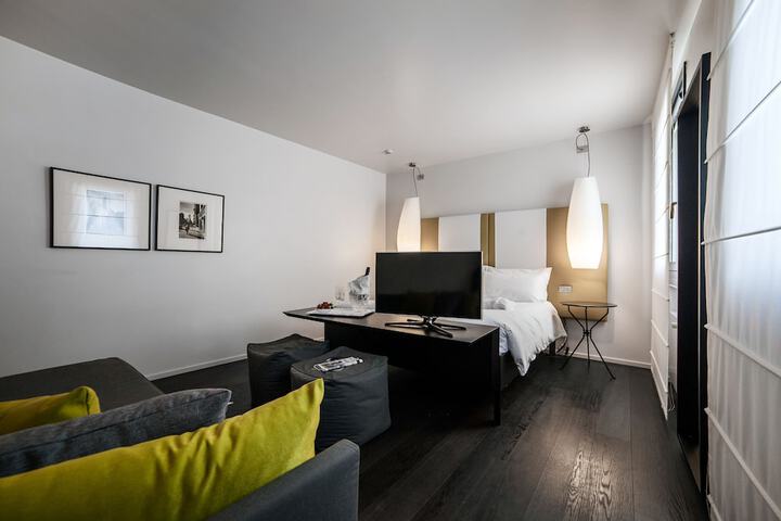 Room 11 of 60