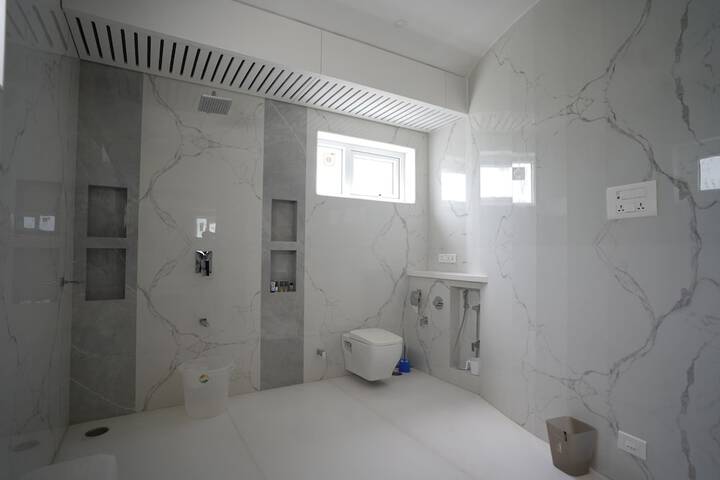 Room 14 of 37