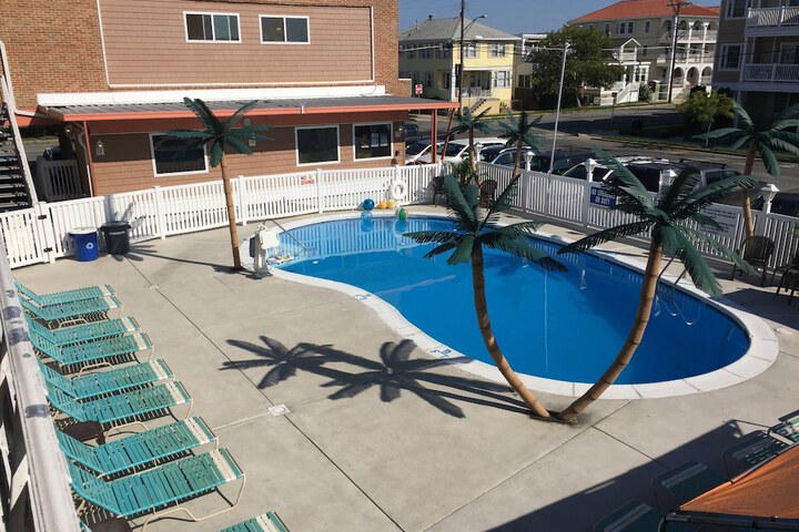 Pool 23 of 30