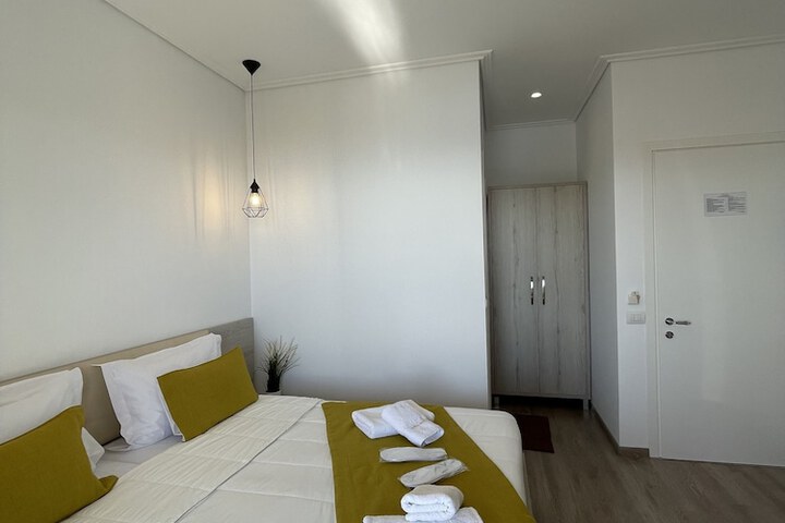 Room 33 of 111