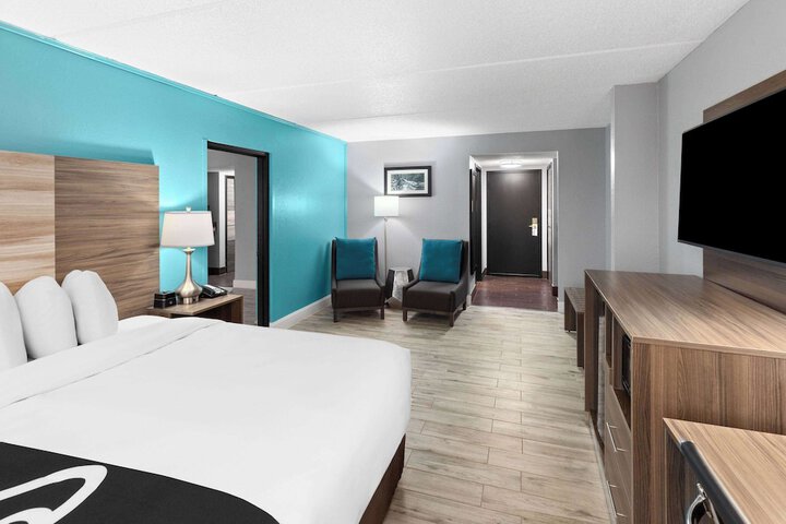 1 King Bed 1 Sofa Bed Kitchenette (13 of 17)