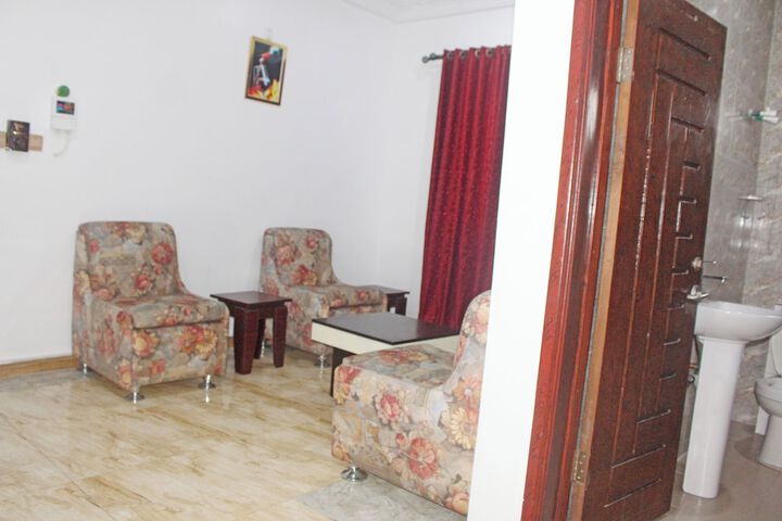 Room 27 of 38