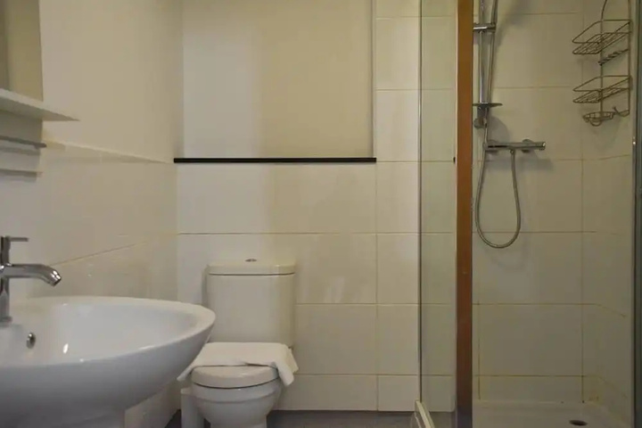 Room 8 of 15