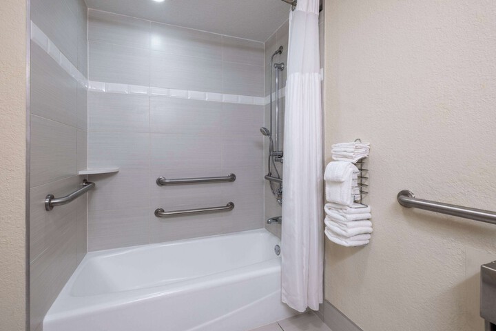 1 King Bed Pool View (7 of 18)
