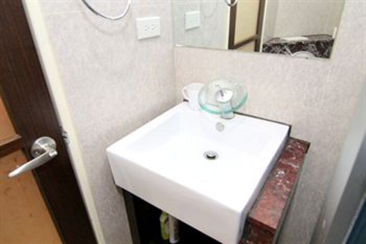 Room 4 of 14