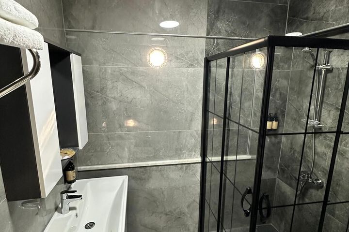 Room 9 of 30