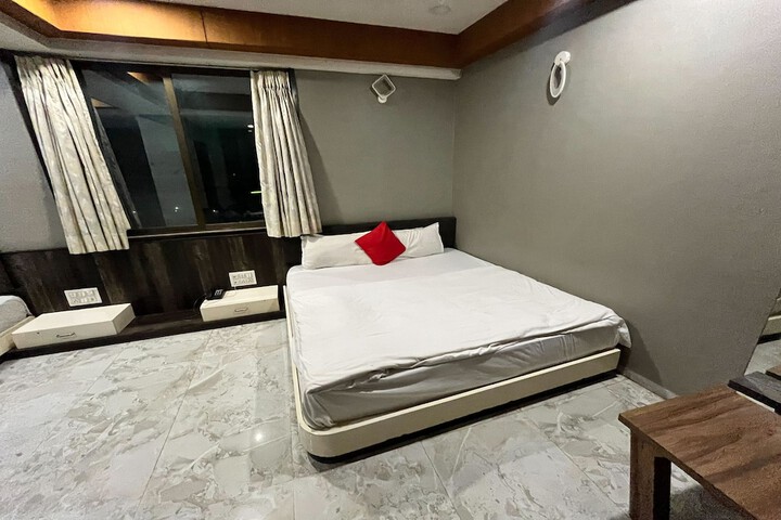 Room 11 of 31