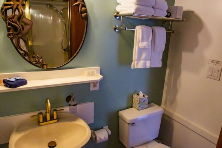 Room 42 of 83