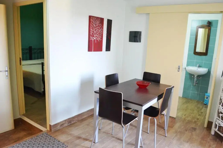 Room 2 of 6