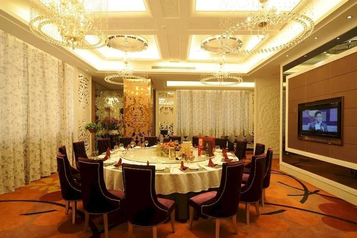 Dining 19 of 22