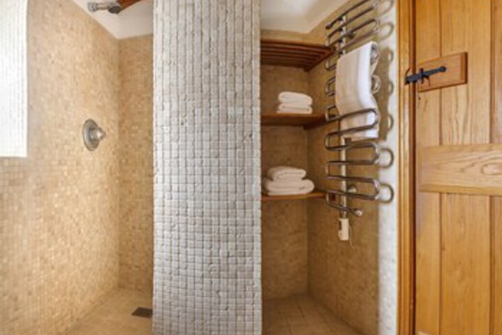 Room 5 of 15