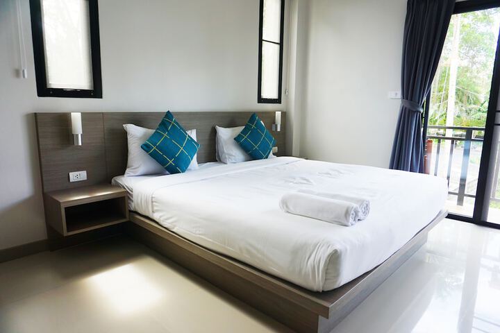 Room 4 of 98
