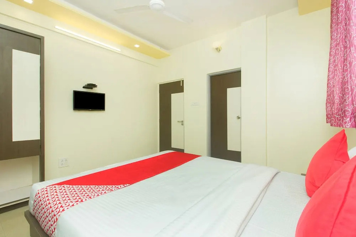Room 6 of 11