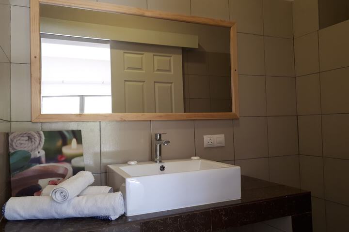 Room 28 of 43