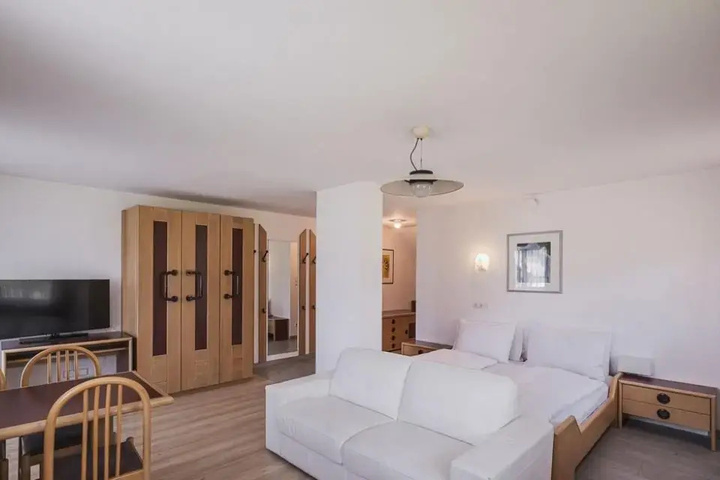Room 3 of 23
