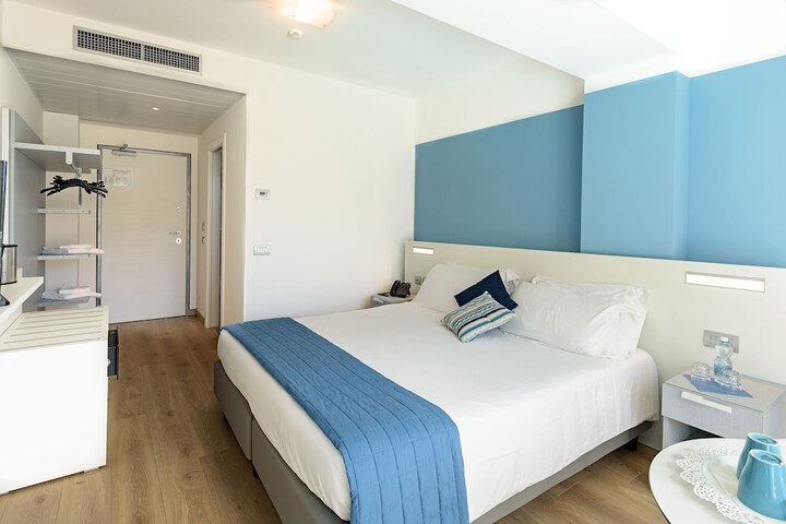 Room 14 of 63