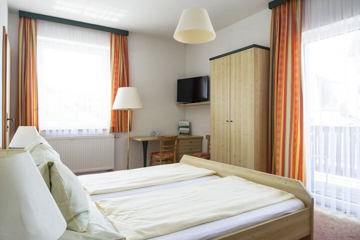Room 2 of 6