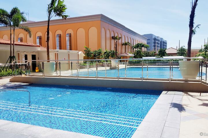 Hotel with Pool