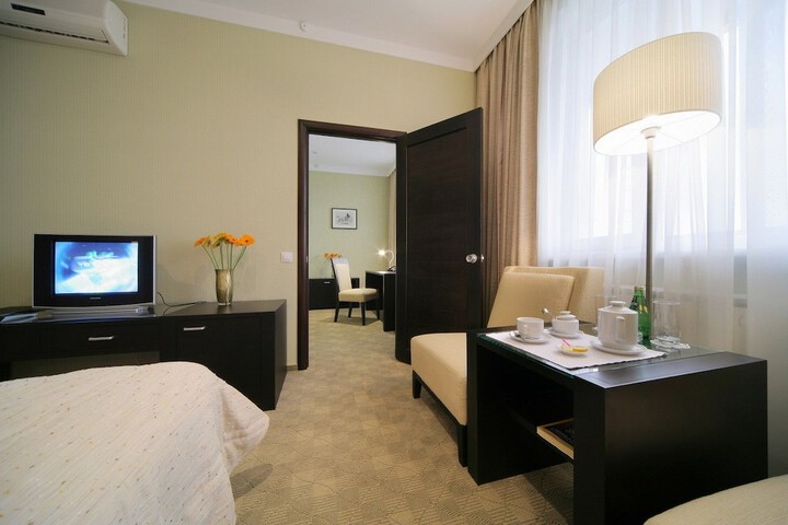 Room 8 of 34