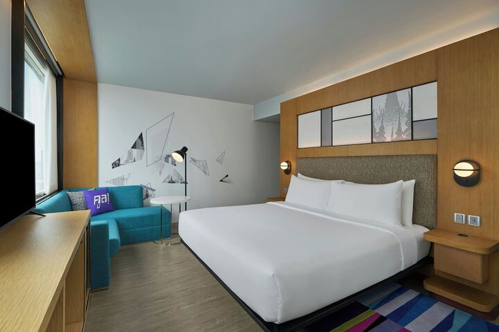 Room 29 of 77