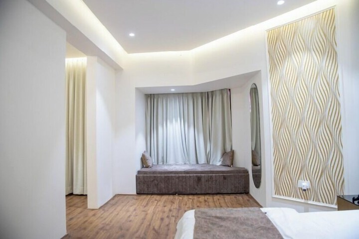 Room 16 of 29