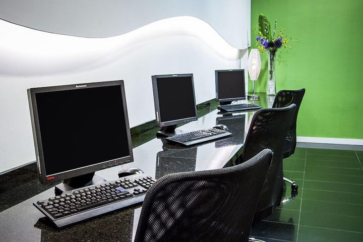 Business Center 36 of 37