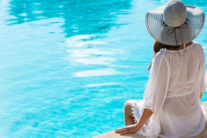 Hotel with Pool
