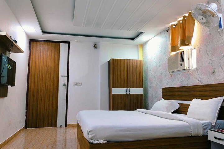 Room 8 of 31