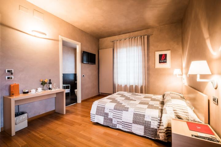Room 32 of 37