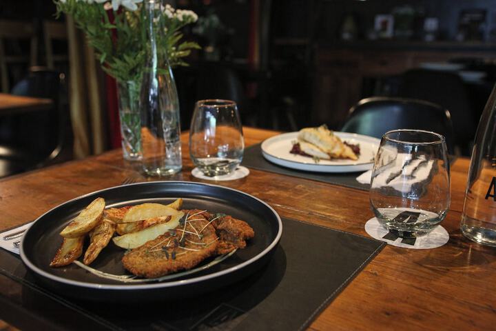 Dining 93 of 136