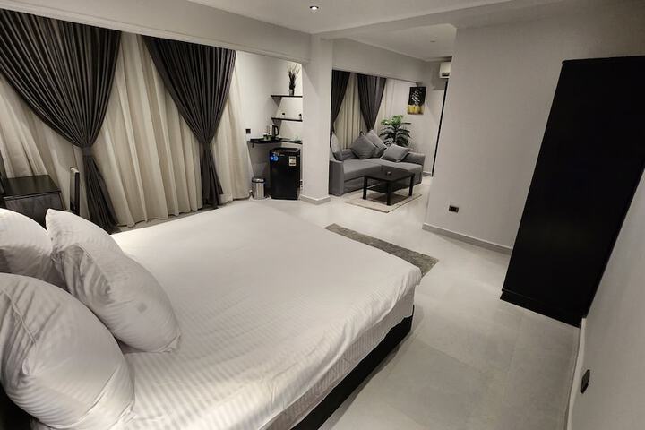 Room 43 of 107