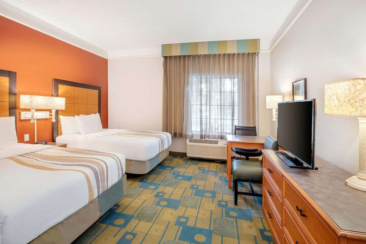 2 Double Beds (4 of 7)