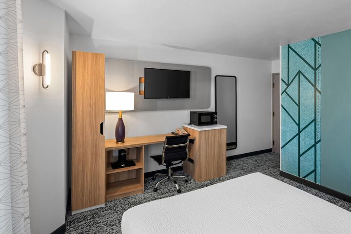 Room 33 of 61