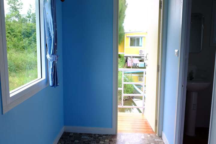 Room 4 of 28
