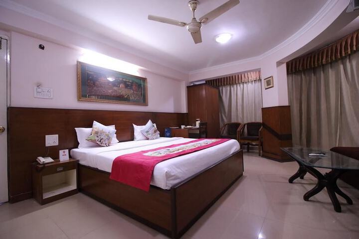 Room 3 of 10