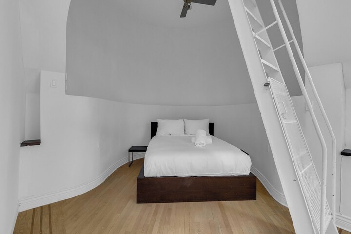 Room 85 of 174