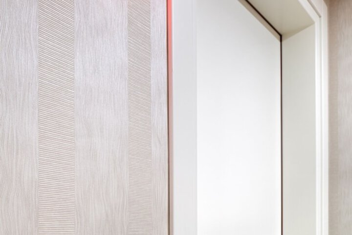 Room 12 of 77