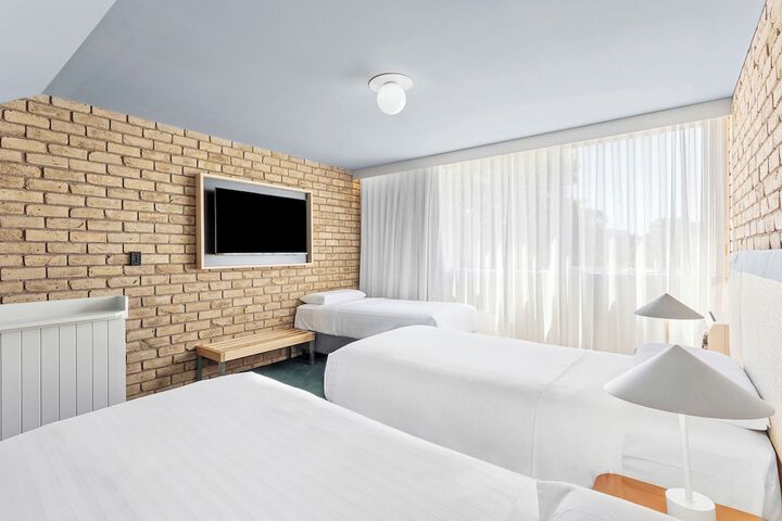 Room 15 of 31
