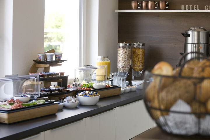 Dining 13 of 16