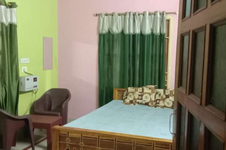 Room 4 of 15